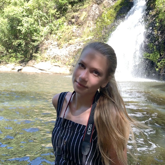 Meet your Posher, Julia - Picture 1 of 1